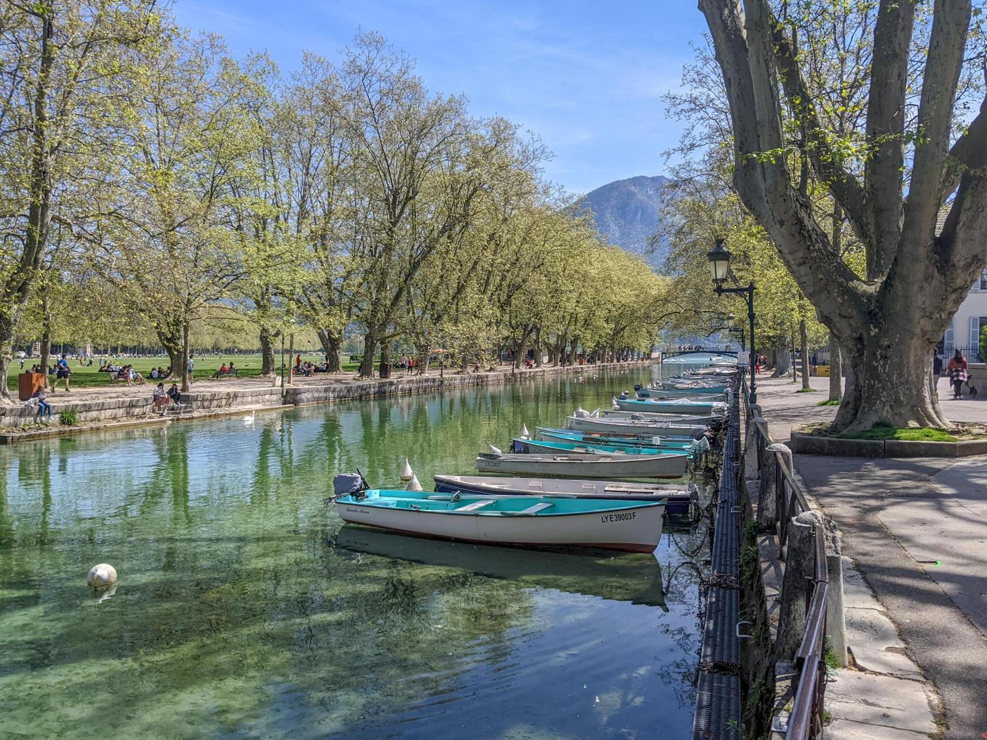Nid Douillet Bed & Breakfast Annecy Exterior photo